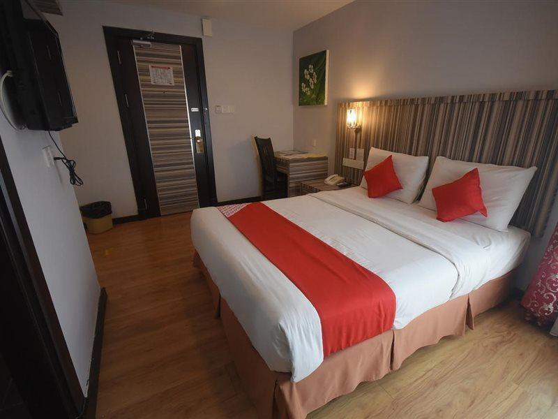 Super Oyo 985 Hotel Nur Miri Eksteriør bilde