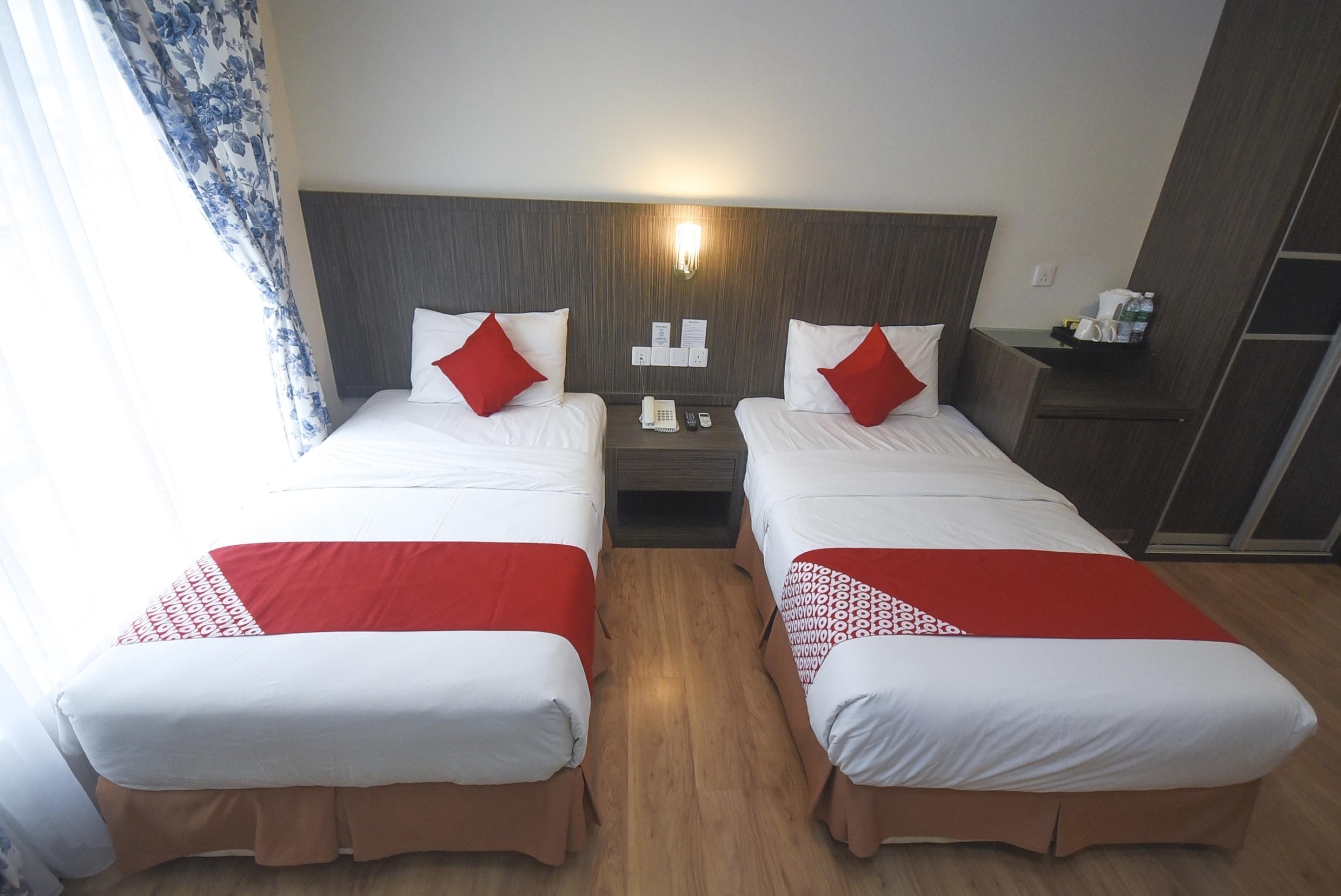 Super Oyo 985 Hotel Nur Miri Eksteriør bilde