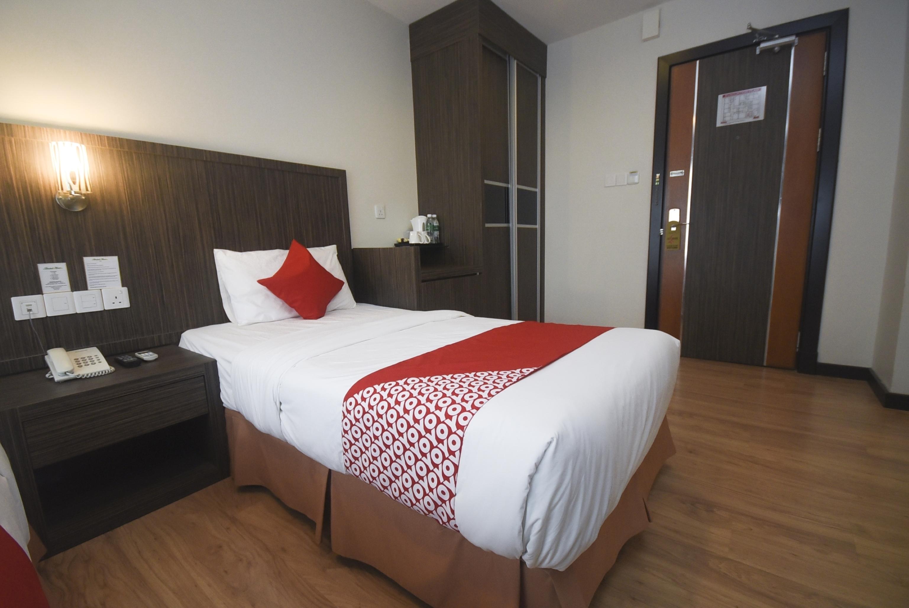 Super Oyo 985 Hotel Nur Miri Eksteriør bilde