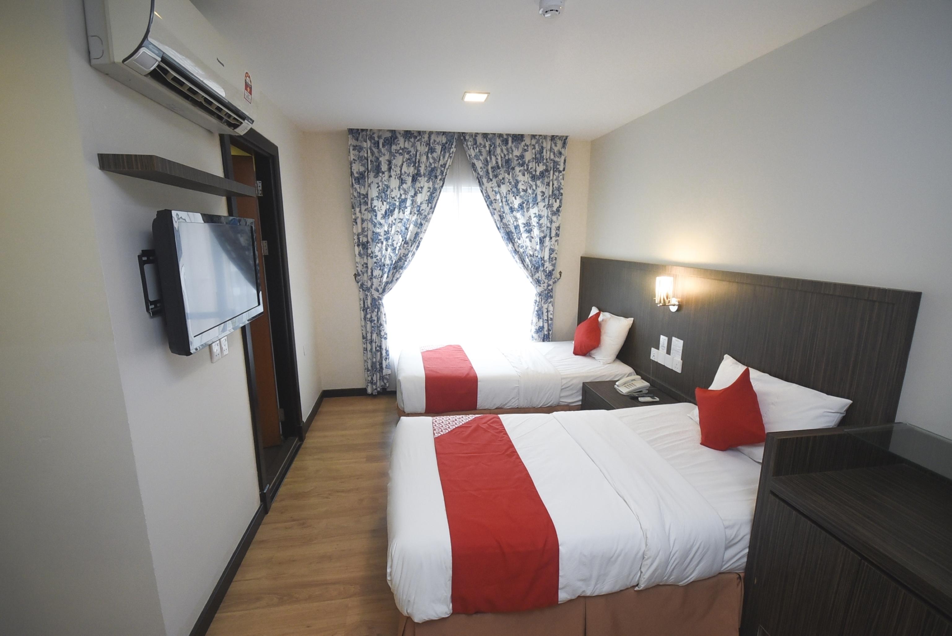 Super Oyo 985 Hotel Nur Miri Eksteriør bilde