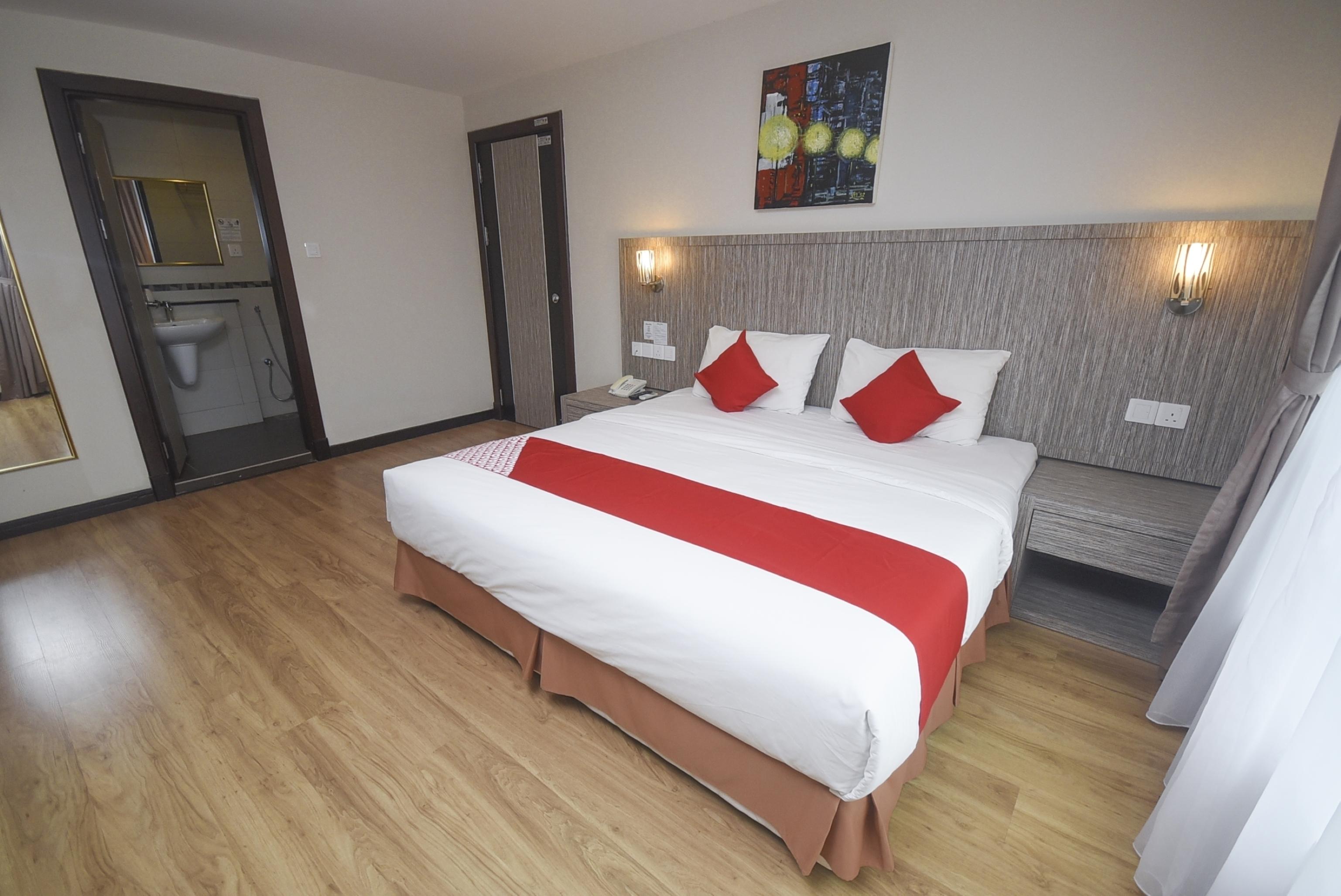 Super Oyo 985 Hotel Nur Miri Eksteriør bilde