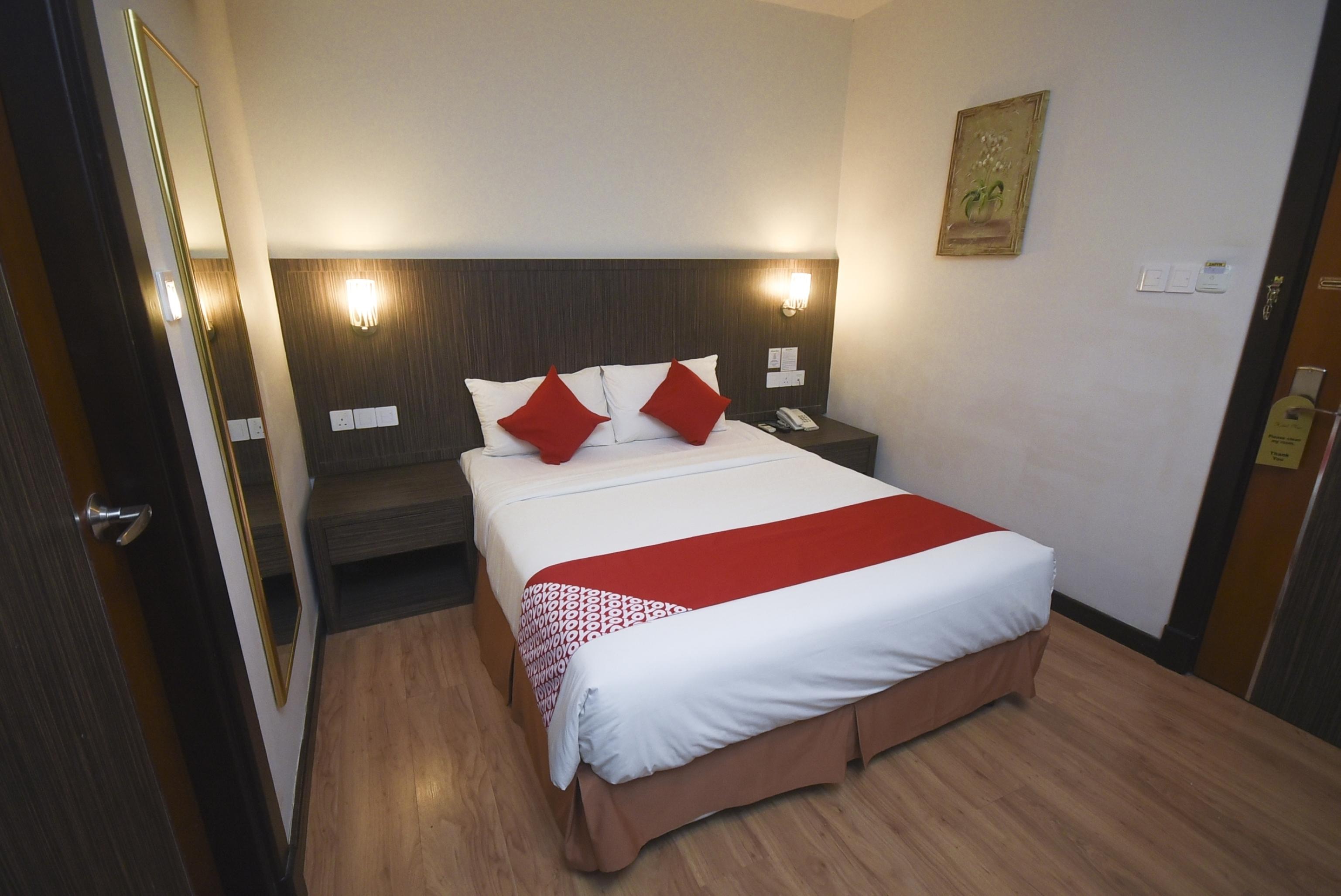 Super Oyo 985 Hotel Nur Miri Eksteriør bilde