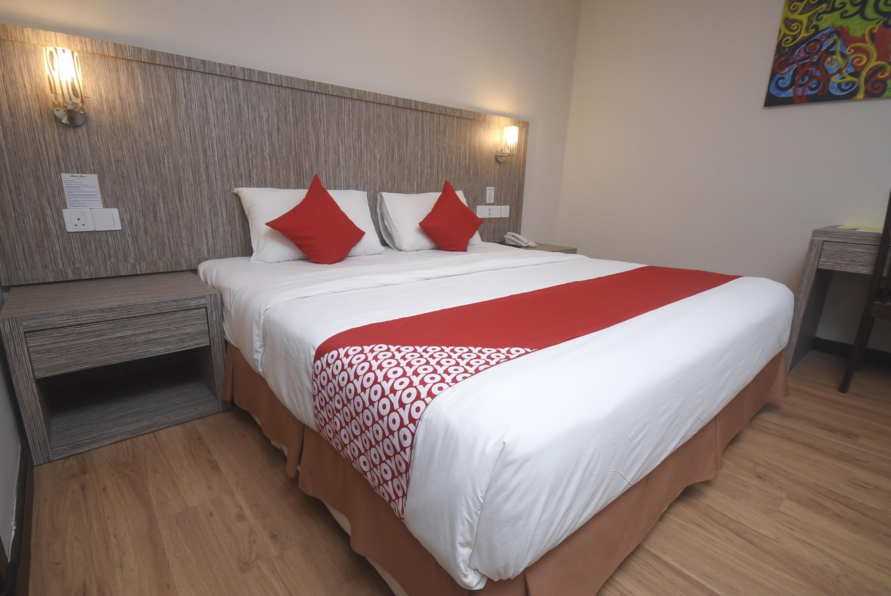 Super Oyo 985 Hotel Nur Miri Eksteriør bilde