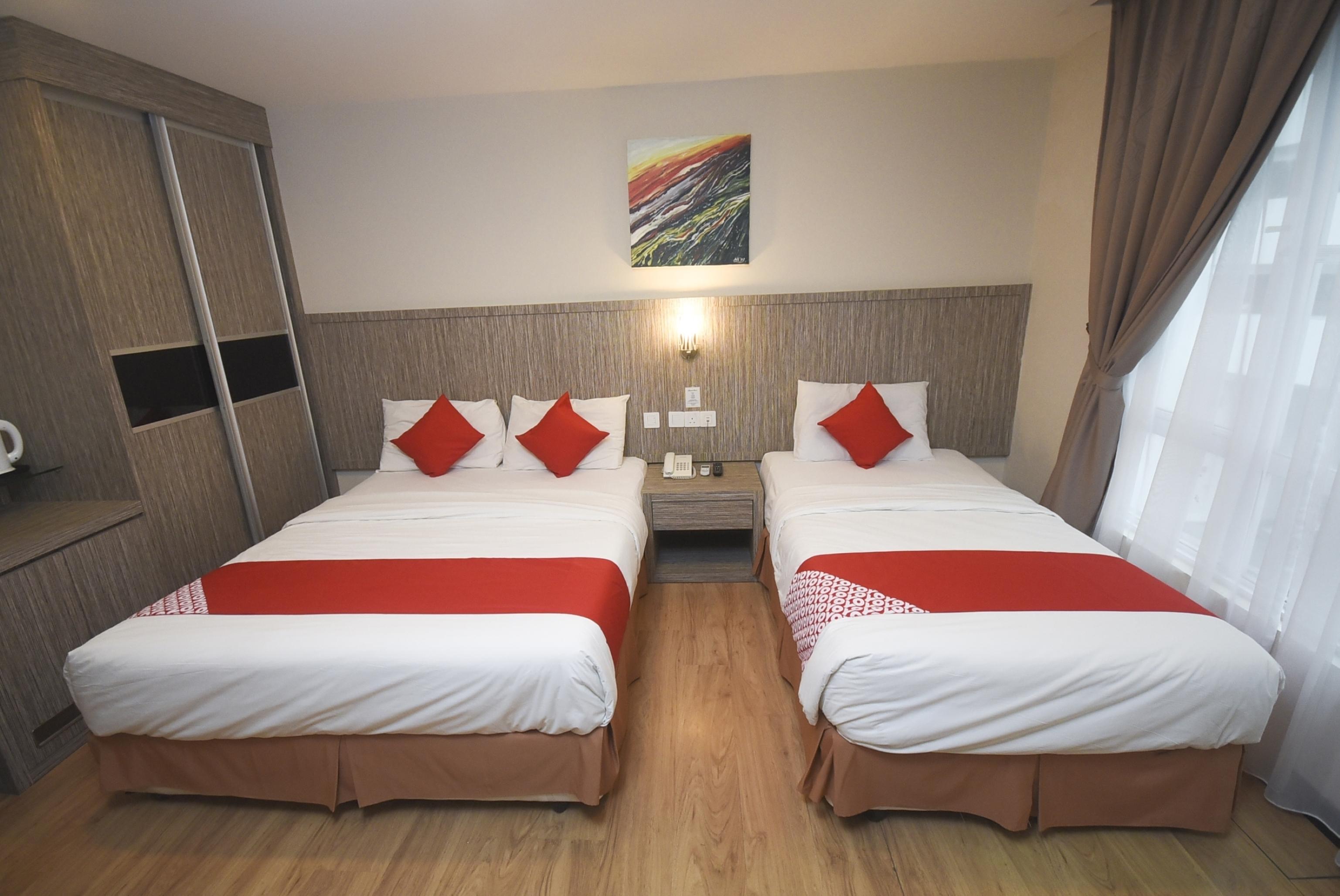 Super Oyo 985 Hotel Nur Miri Eksteriør bilde