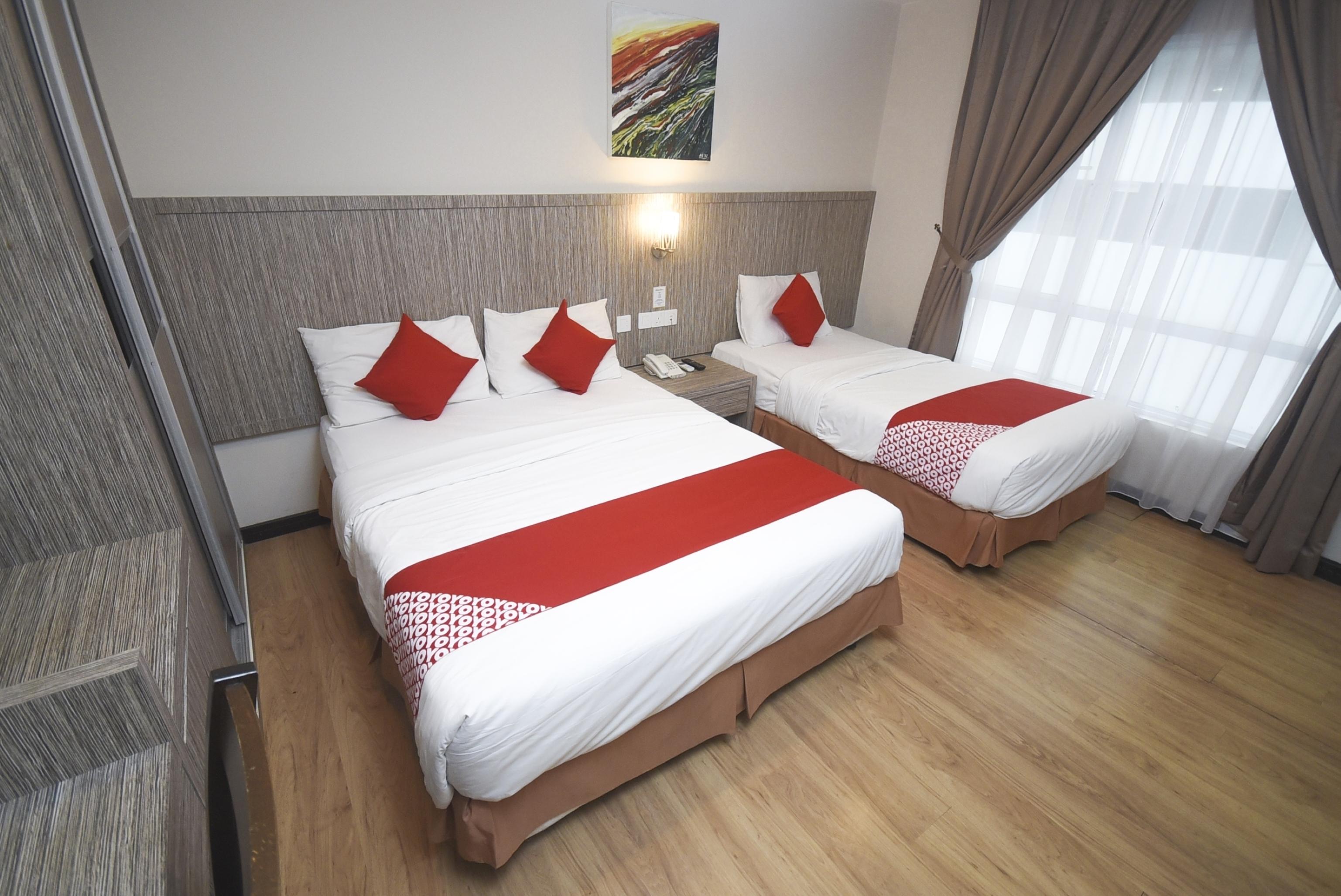 Super Oyo 985 Hotel Nur Miri Eksteriør bilde