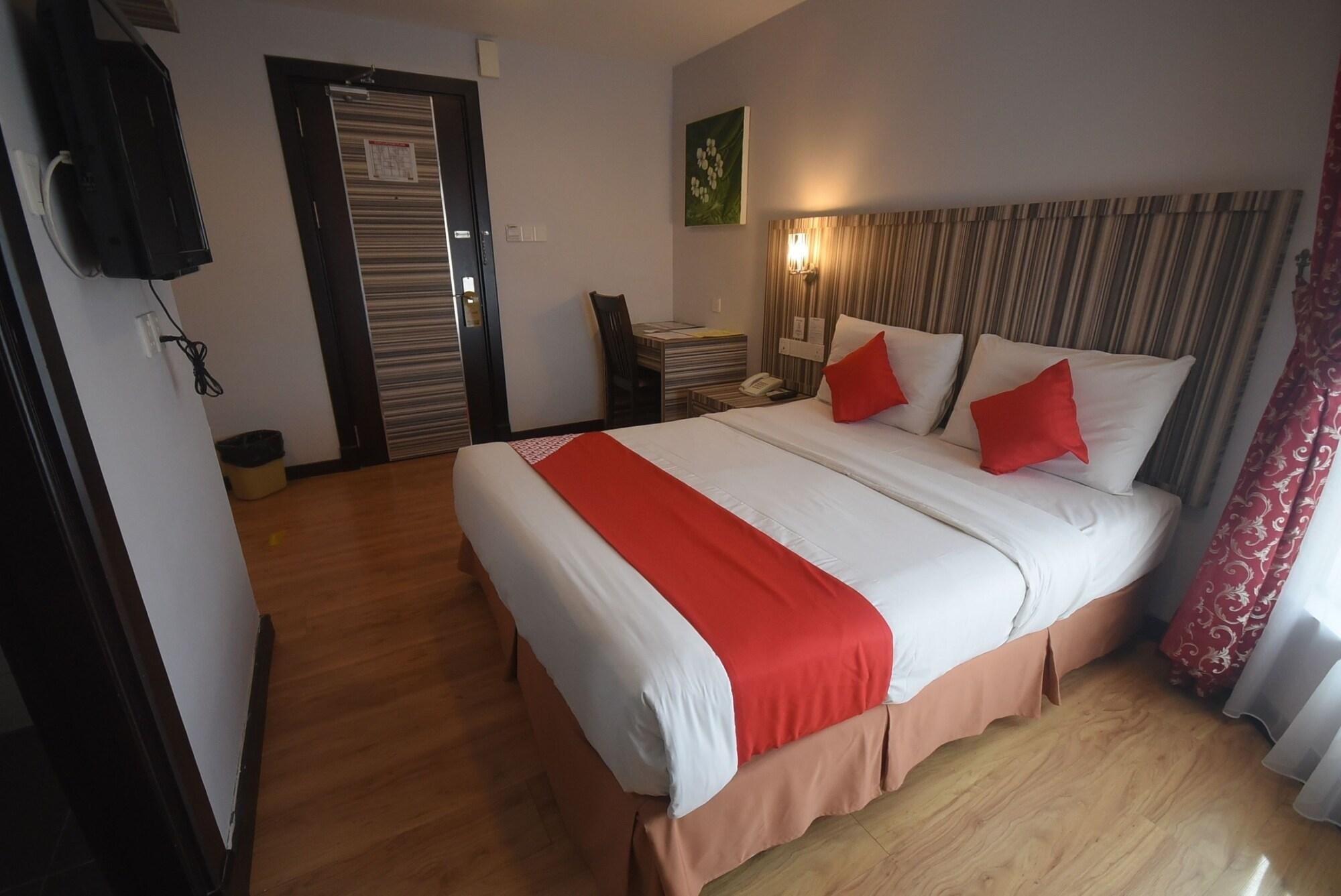Super Oyo 985 Hotel Nur Miri Eksteriør bilde