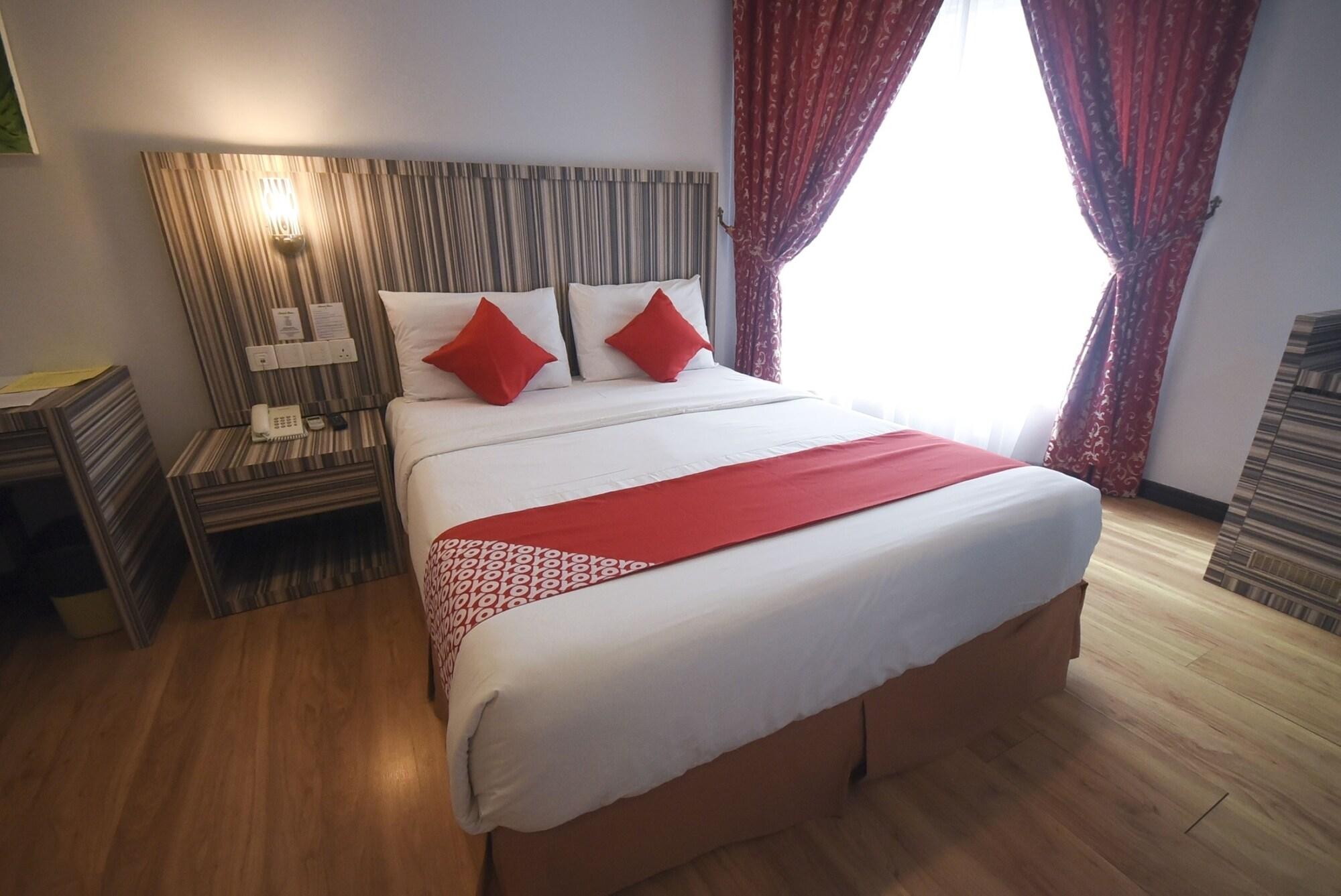 Super Oyo 985 Hotel Nur Miri Eksteriør bilde