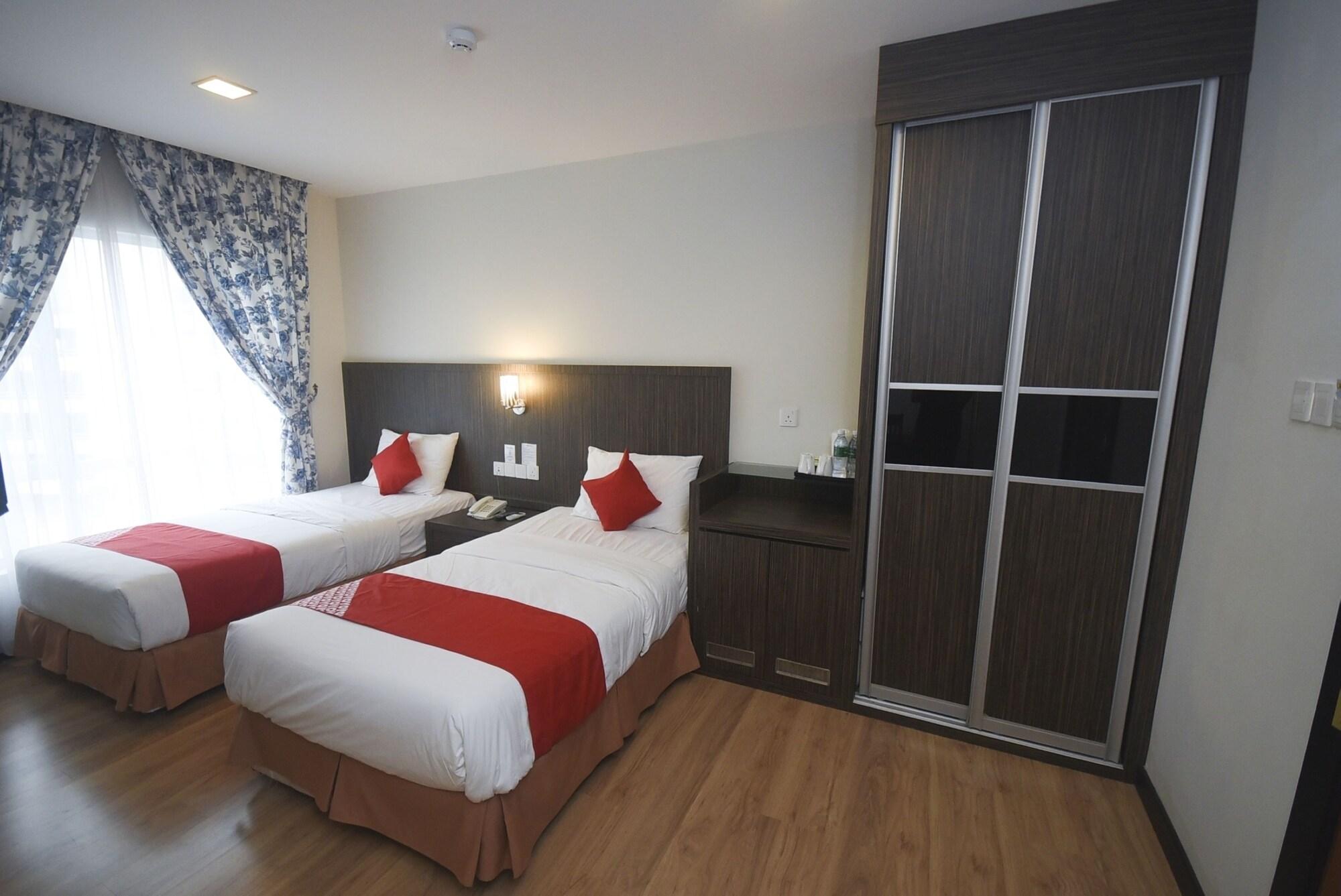 Super Oyo 985 Hotel Nur Miri Eksteriør bilde