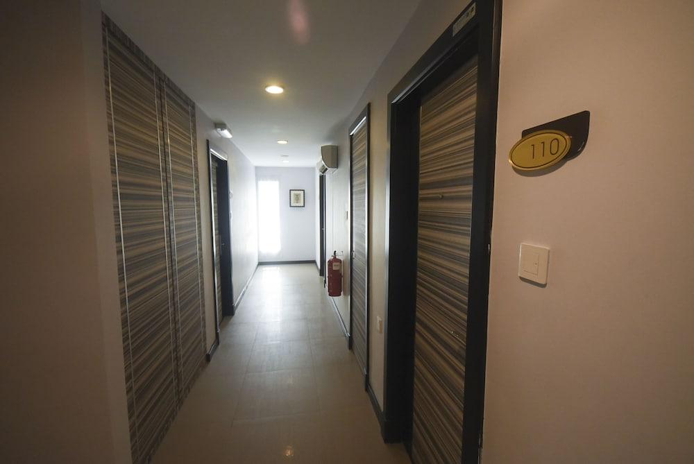 Super Oyo 985 Hotel Nur Miri Eksteriør bilde