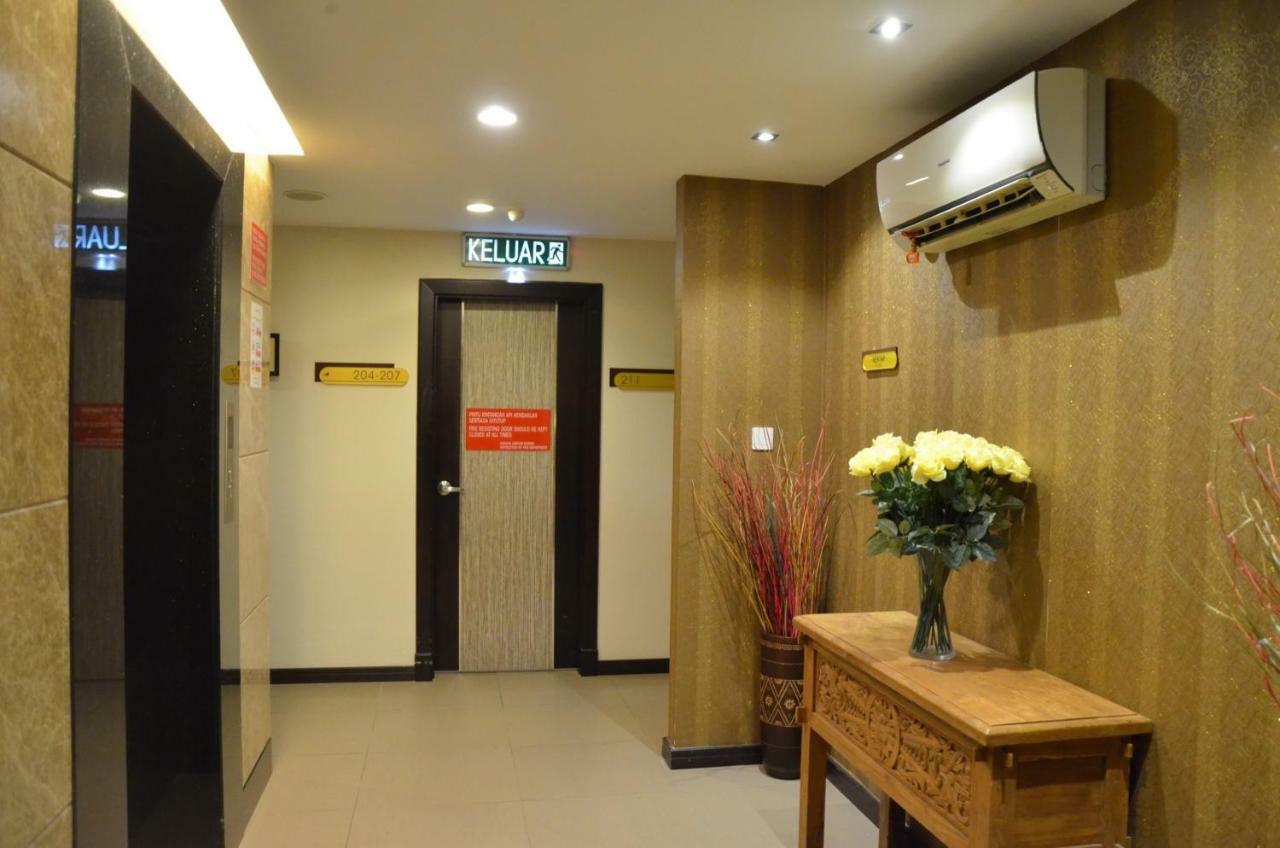 Super Oyo 985 Hotel Nur Miri Eksteriør bilde