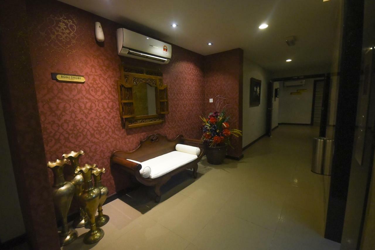 Super Oyo 985 Hotel Nur Miri Eksteriør bilde