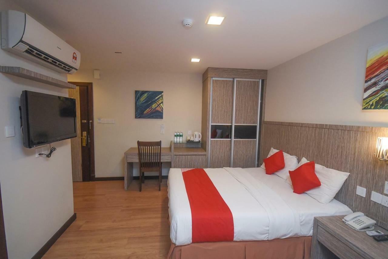 Super Oyo 985 Hotel Nur Miri Eksteriør bilde