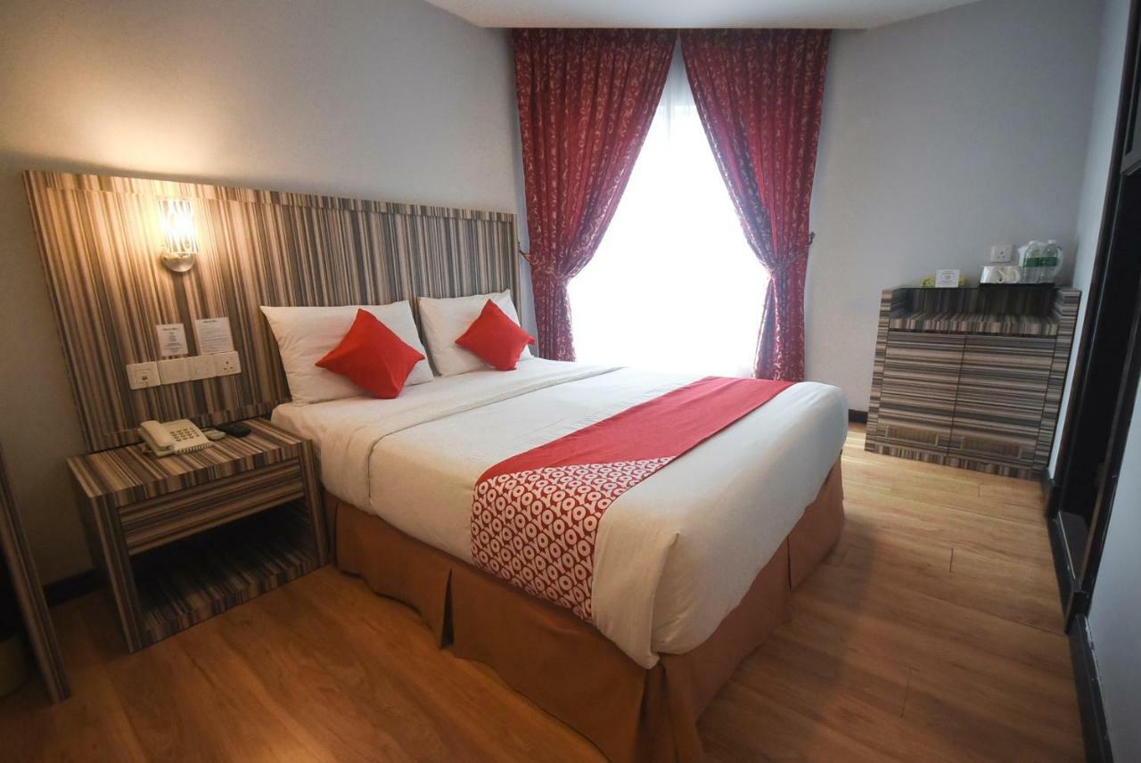 Super Oyo 985 Hotel Nur Miri Eksteriør bilde